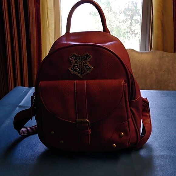 Harry Potter Hogwarts Red Backpack w/ Adjustable straps Movie Series - Picture 3 of 15